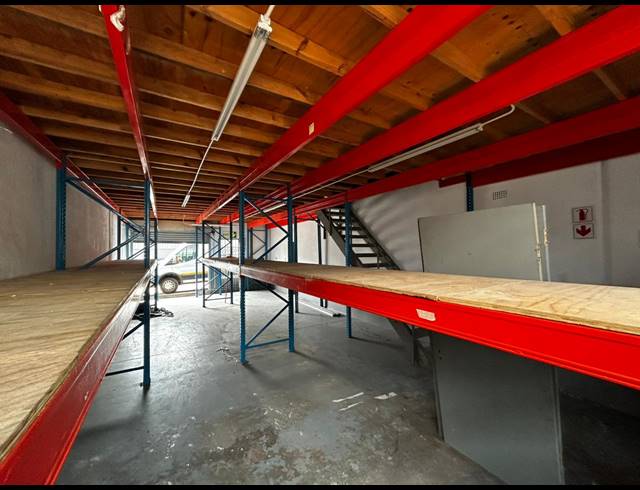 150M² WAREHOUSE TO LET IN WYNBERG
